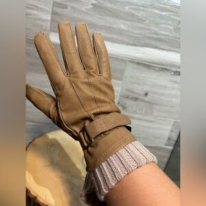 3/30$ Soft tan leather gloves size medium - interior lining